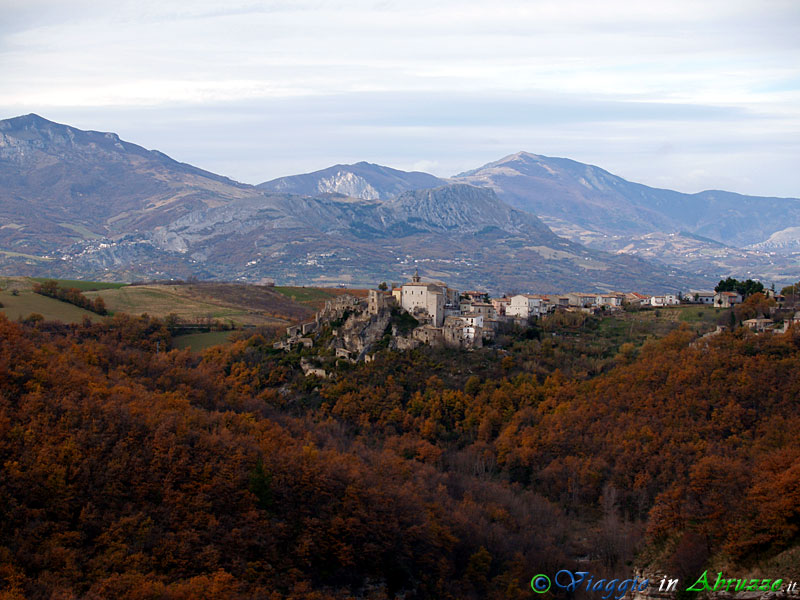 19-PC104583+.jpg - 19-PC104583+.jpg - Panorama autunnale di Musellaro e del lussureggiante  canyon nel quale scorre il fiume Orta.