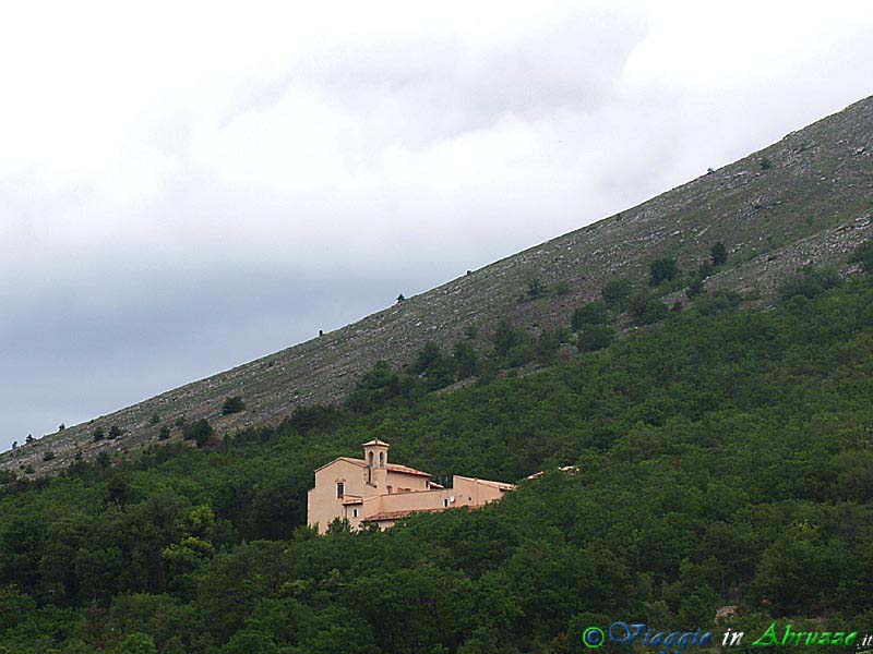 27-P5305392+.jpg - 27-P5305392+.jpg - La ex chiesa di S. Maria d'Asprino (o convento di S.  Colombo, XV-XVI sec.), oggi parzialmente adibita a struttura operativa del Parco Nazionale del Gran Sasso-Monti della Laga.