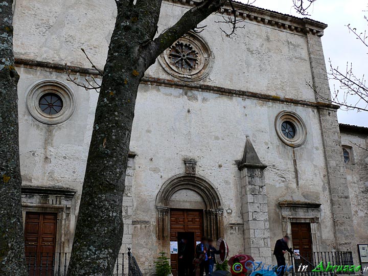 27-P1030159+.jpg - 27-P1030159+.jpg - La chiesa di S. Maria della Valle (12° sec.).