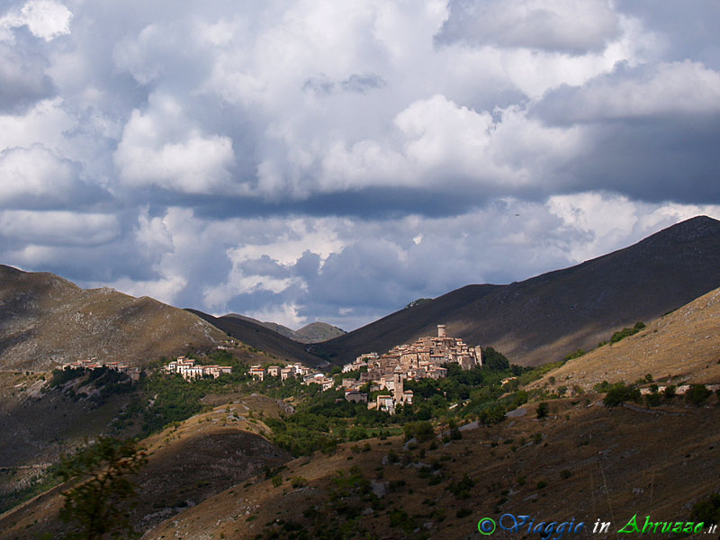 13-P8279898+.jpg - 13-P8279898+.jpg - La celebre località turistica di Santo Stefano di Sessanio, "I Borghi più belli d'Italia", nel Parco Nazionale del Gran Sasso-Monti della Laga.