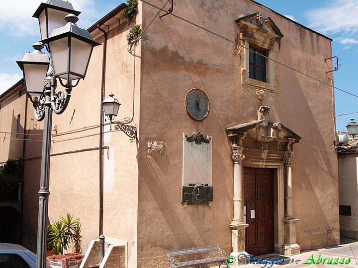 03-P5259718+.jpg - 03-P5259718+.jpg - La chiesa di S. Stefano, che custodisce il celebre ambone realizzato nel 1166 dal Maestro Nicodemo, considerato uno dei capolavori della scultura romanica.