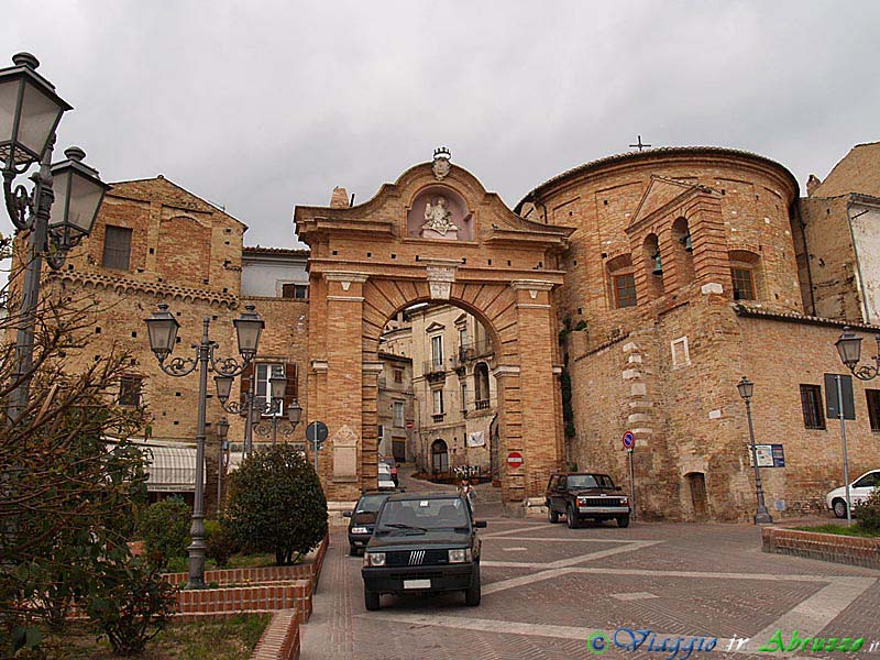 03-P4124375+.jpg - 03-P4124375+.jpg - La scenografica "Porta S. Francesco".