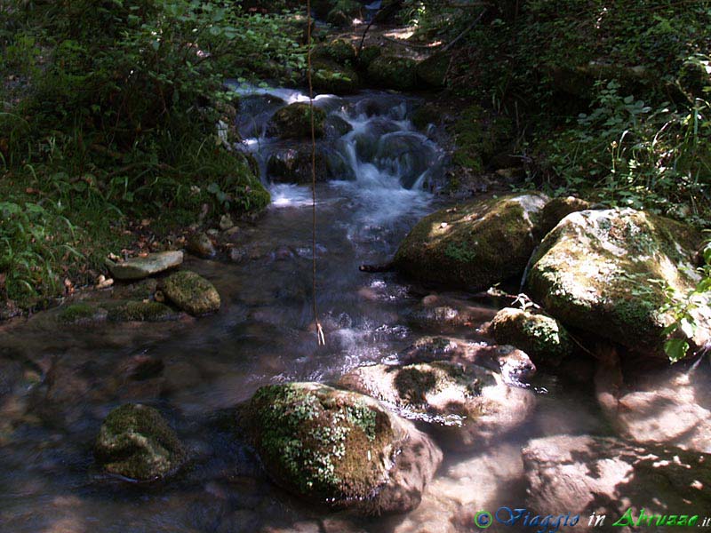 20-P7165062+.jpg - 20-P7165062+.jpg - Il fiume Alento nei pressi dell'abbazia di S. Liberatore a Majella.