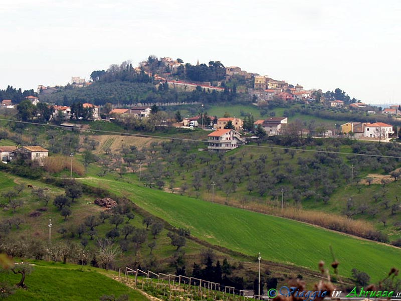 01-P3312745+.jpg - 01-P3312745+.jpg - Panorama della cittadina.