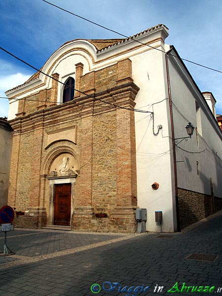 04-P1010994+.jpg - 04-P1010994+.jpg - la chiesa di S. Vittoria.