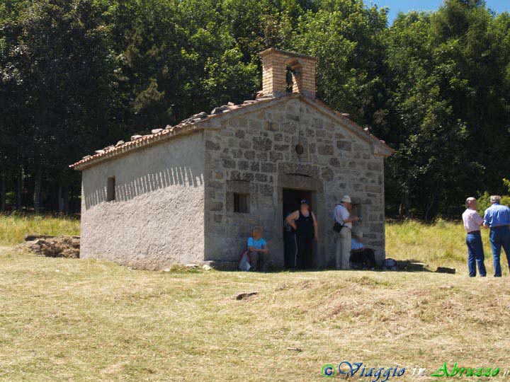 11-P7088408+.jpg - 11-P7088408+.jpg - Piano Roseto di Cortino (1.280 m. slm): la chiesetta della Madonna del Carmine.